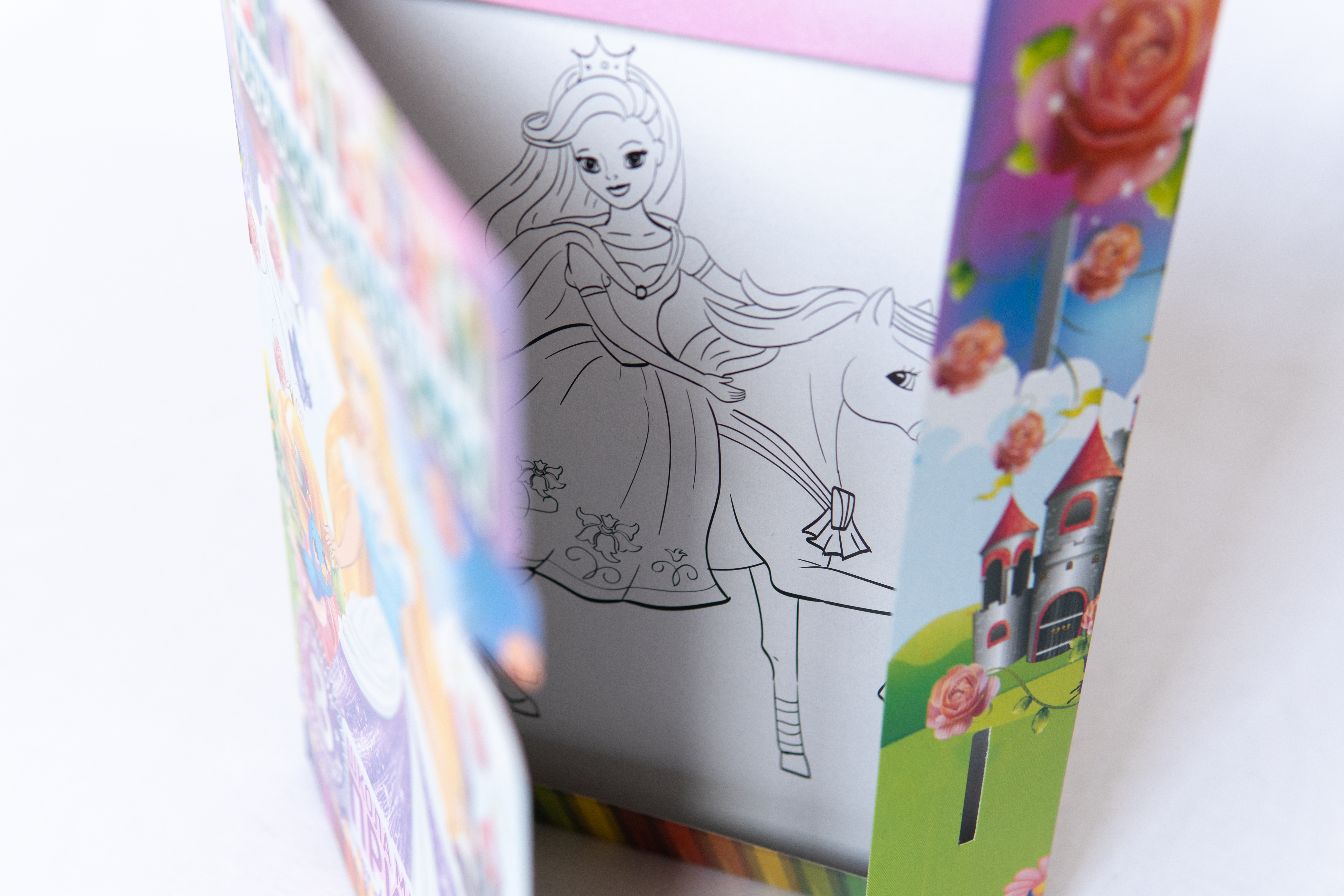 Malbuch mit Kartonbildern Schule der kleinen Prinzessinnen/Malbuch mit Kartonbildern Schule der kleinen Prinzessinnen